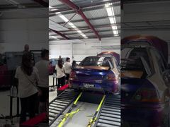 Avustralya 4WD araçları dinamometre makinesi çalışıyor