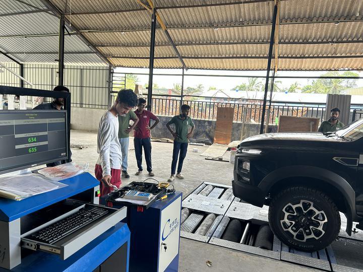 4000 kg maksimum aks yükü ile 5'te 1 rulo fren testi Patentli kumlama rulo ve Endüstriyel Kontrol Bilgisayarı